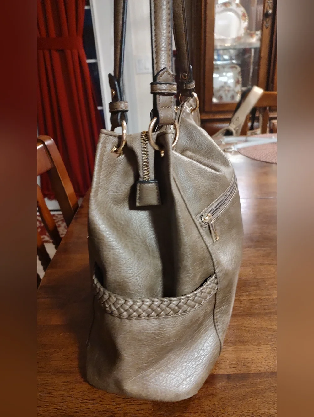 Chic Tassel Hobo Shoulder Bag in Taupe